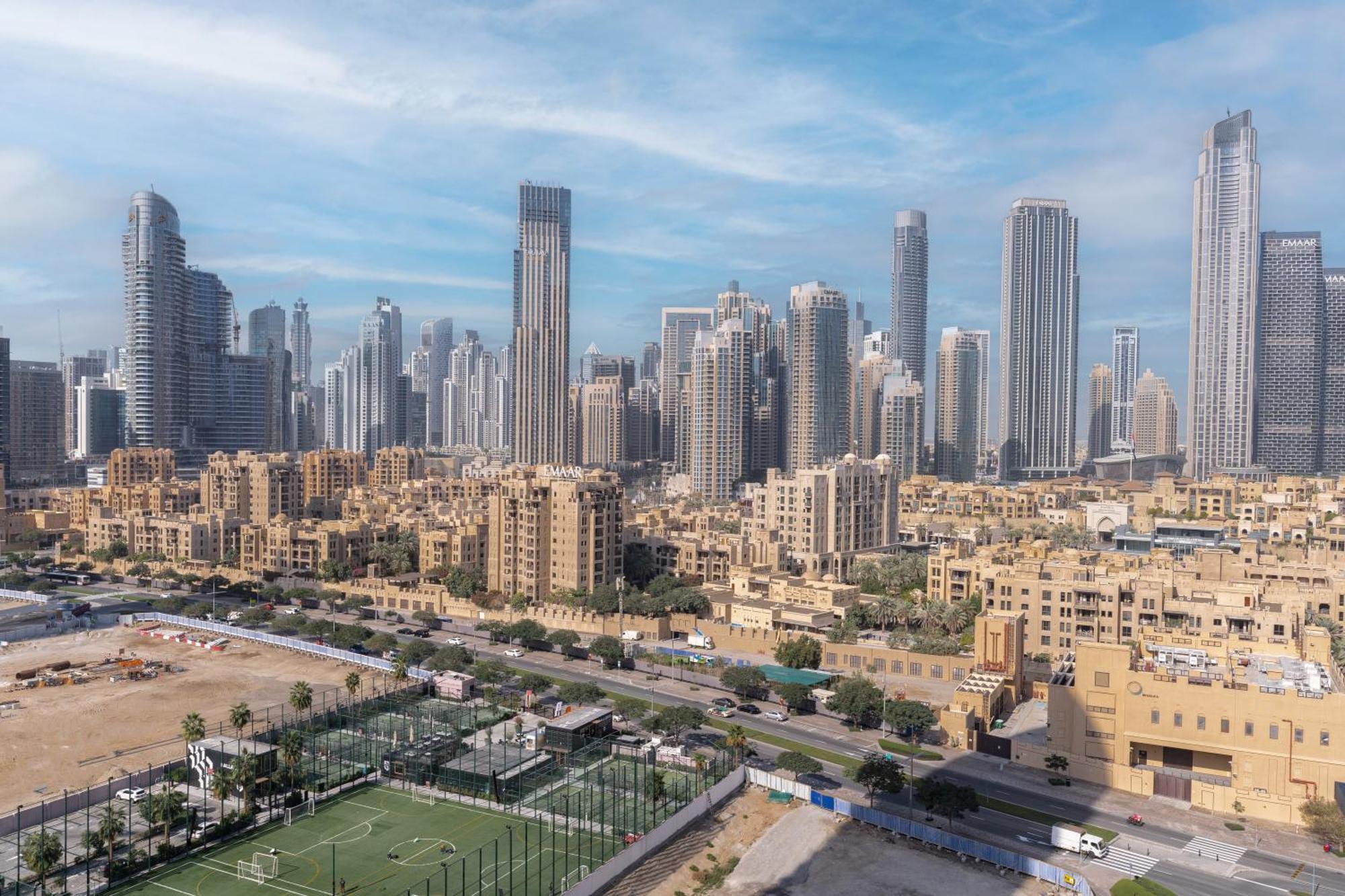 Chic 2Br Apartment, Prime Location Near Dubai Mall - Allsopp&Allsopp エクステリア 写真