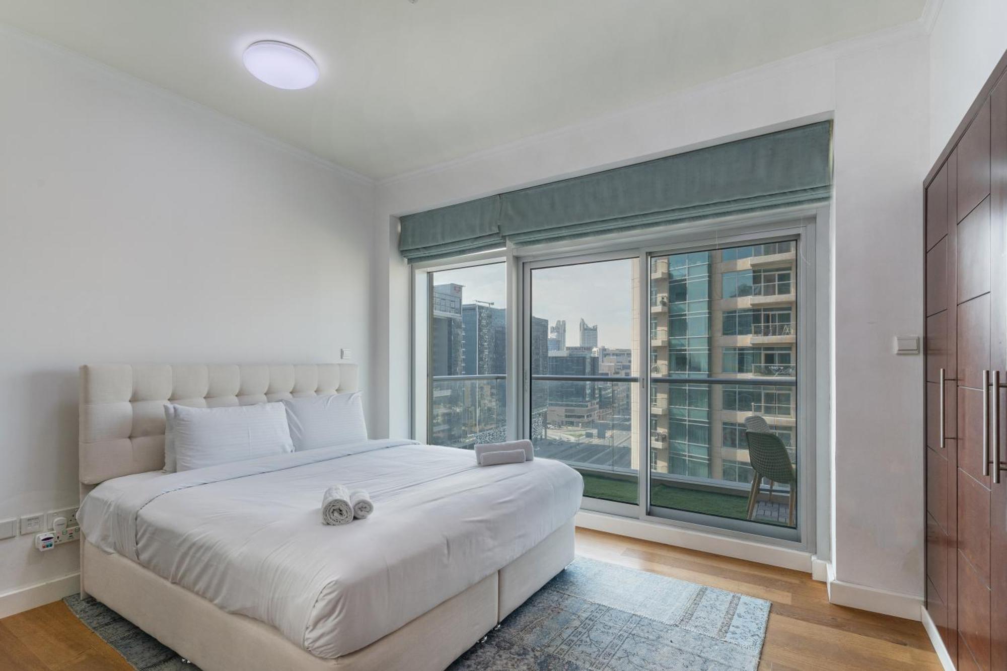 Chic 2Br Apartment, Prime Location Near Dubai Mall - Allsopp&Allsopp エクステリア 写真