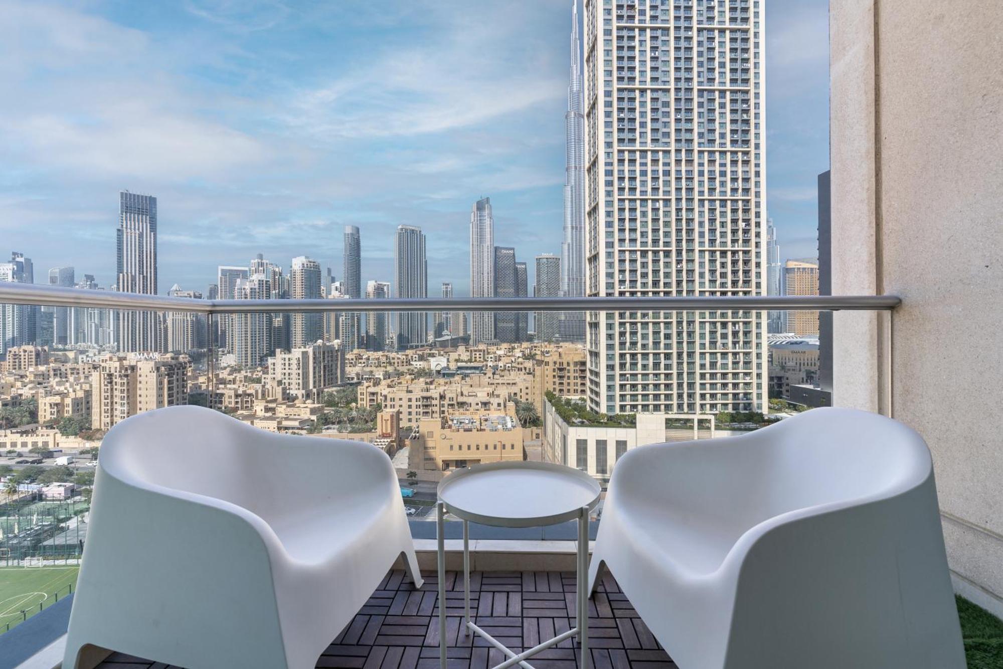 Chic 2Br Apartment, Prime Location Near Dubai Mall - Allsopp&Allsopp エクステリア 写真