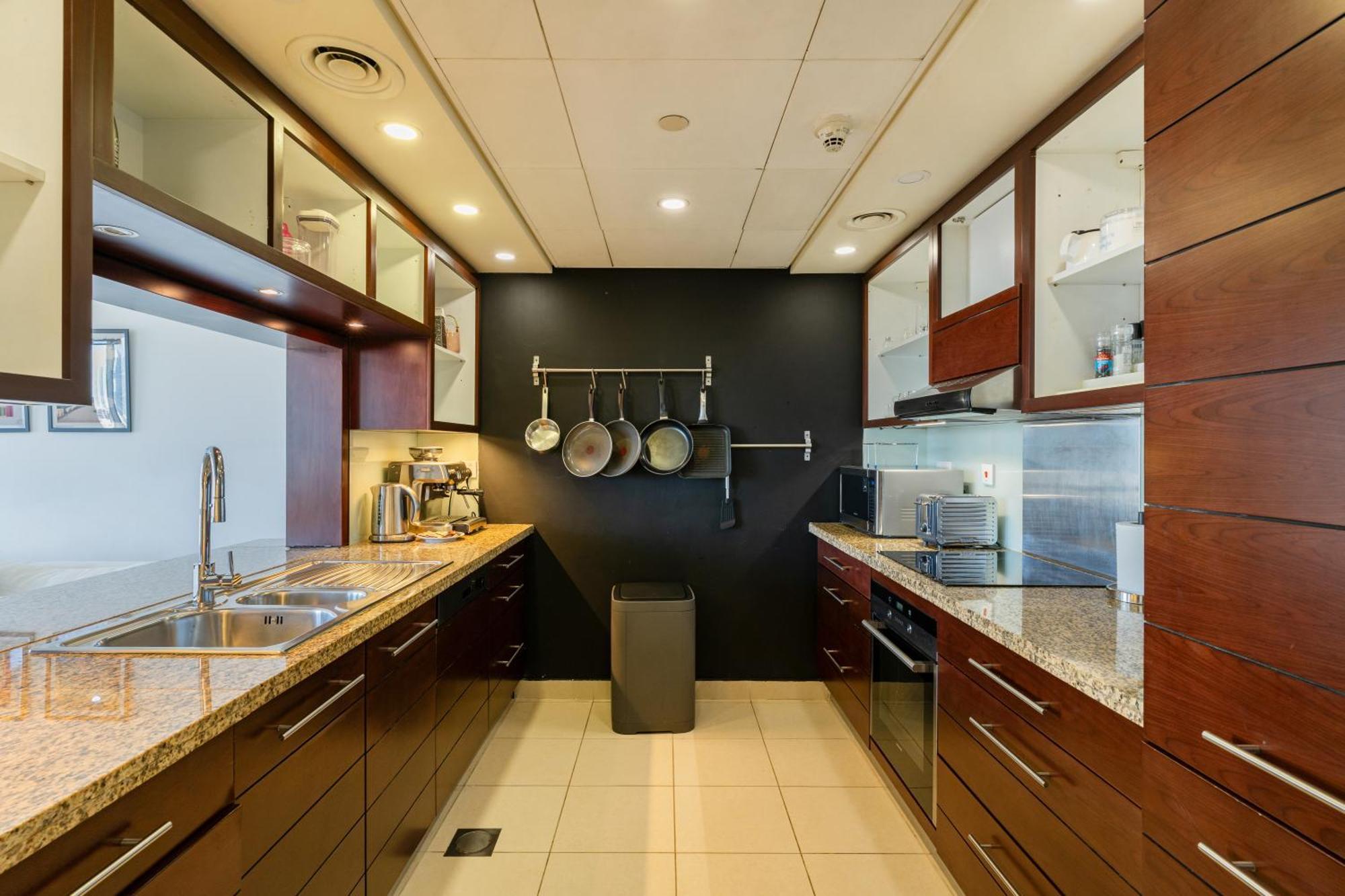 Chic 2Br Apartment, Prime Location Near Dubai Mall - Allsopp&Allsopp エクステリア 写真