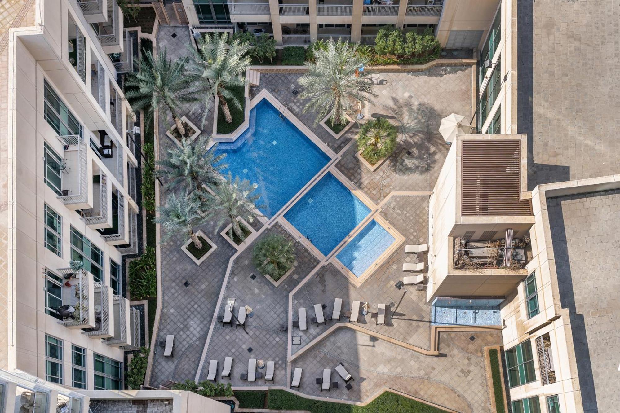 Chic 2Br Apartment, Prime Location Near Dubai Mall - Allsopp&Allsopp エクステリア 写真