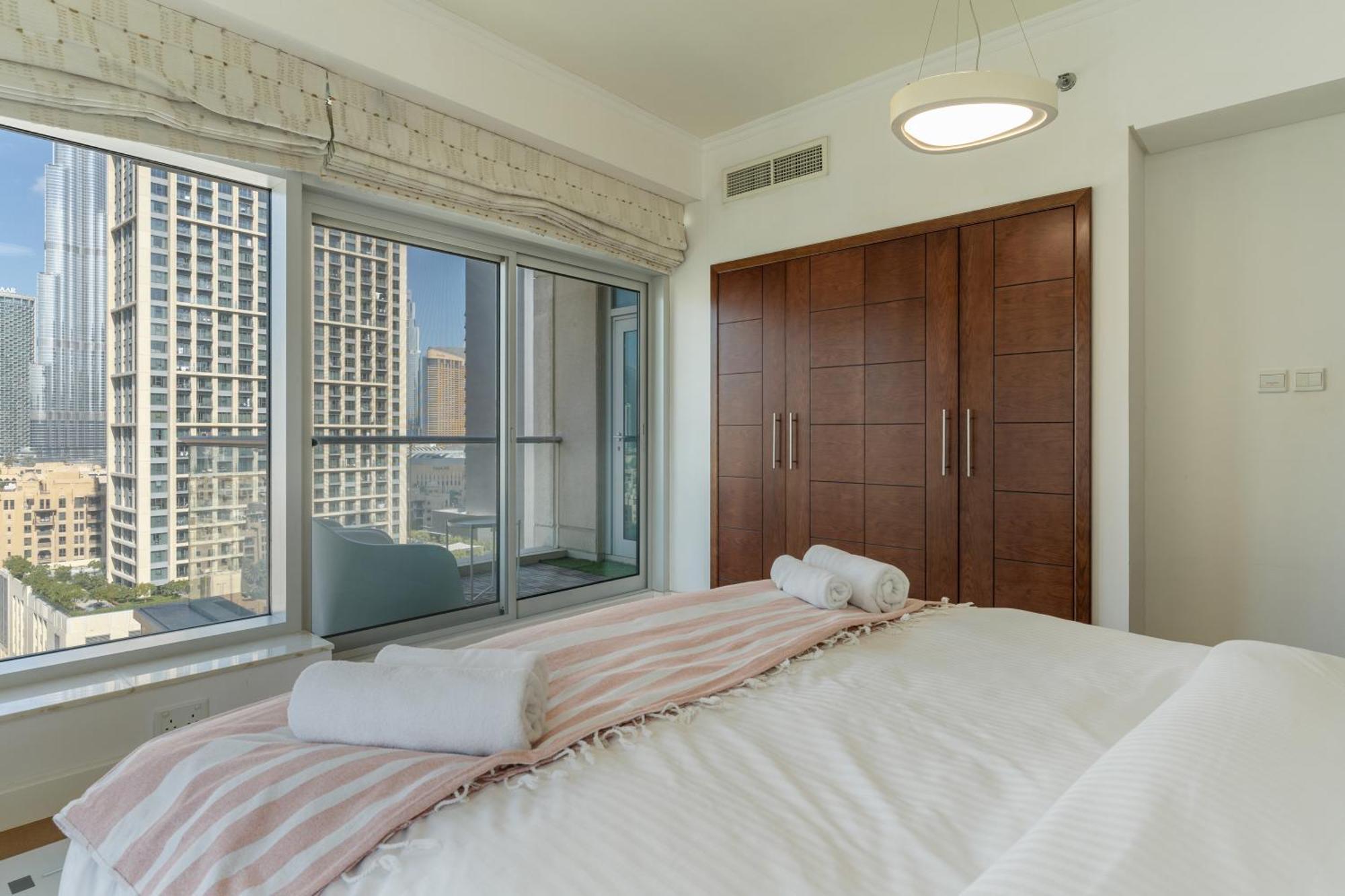 Chic 2Br Apartment, Prime Location Near Dubai Mall - Allsopp&Allsopp エクステリア 写真